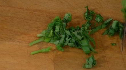 Рецепт хрустящих драников с помидорами и маринованным луком