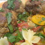 Рецепт Фрикаделек на овощной подушке