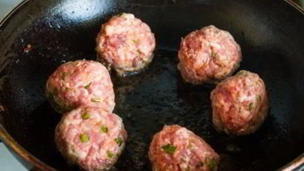 Рецепт фрикаделек с начинкой в средиземноморском стиле
