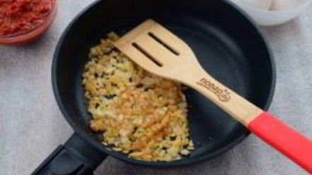 Рецепт фрикаделек с томатным соусом и яйцом