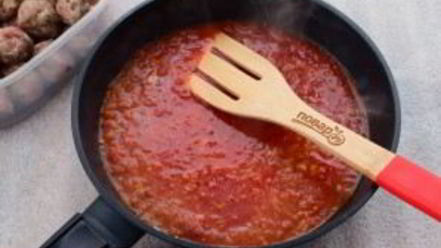 Рецепт фрикаделек с томатным соусом и яйцом