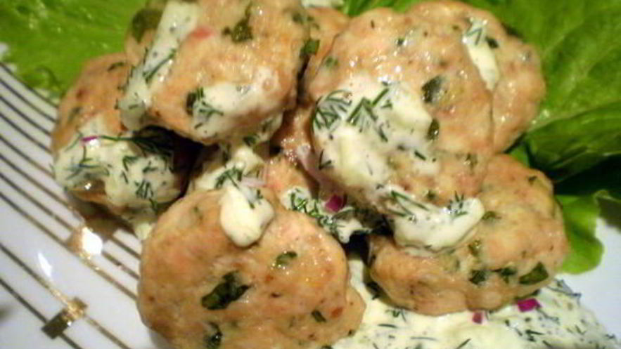 Рецепт фрикаделек с цедрой лимона и огуречным соусом