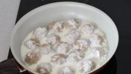 Рецепт фрикаделек в сметанном соусе