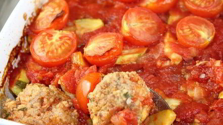 Рецепт фрикаделек, запеченных с овощами