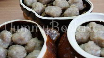 Рецепт картофеля с грибами и фрикадельками в горшочках