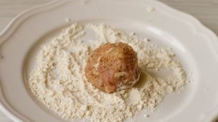 Рецепт куриных фрикаделек с моцареллой