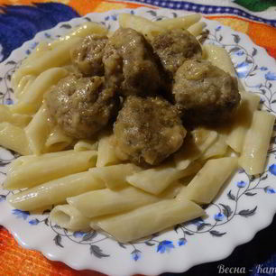 Рецепт Мясных фрикаделек с хреном тушёные в майонезе из фасоли