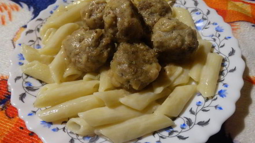 Рецепт мясных фрикаделек с хреном тушёные в майонезе из фасоли