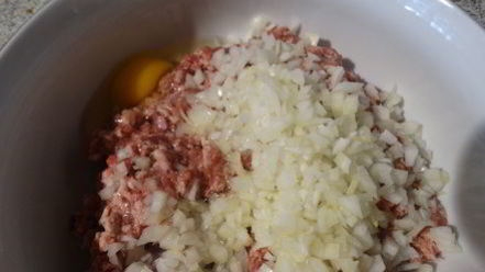 Рецепт мясных фрикаделек с хреном тушёные в майонезе из фасоли