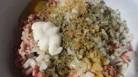 Рецепт мясных фрикаделек с хреном тушёные в майонезе из фасоли