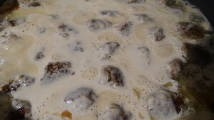 Рецепт мясных фрикаделек с хреном тушёные в майонезе из фасоли