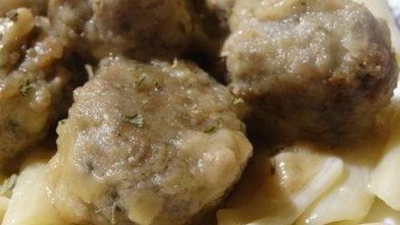 Рецепт мясных фрикаделек с хреном тушёные в майонезе из фасоли