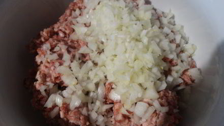 Рецепт мясных фрикаделек с хреном тушёные в майонезе из фасоли