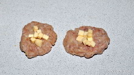 Рецепт мясных фрикаделек с сырной начинкой