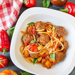 Рецепт Пасты с фрикадельками в овощном соусе