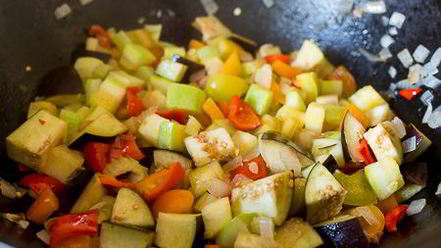 Рецепт пасты с фрикадельками в овощном соусе