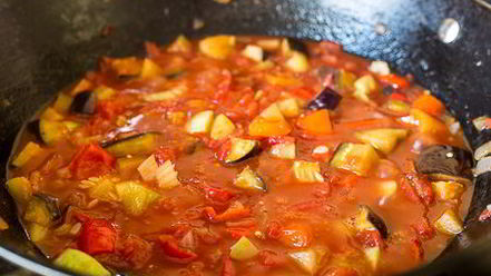 Рецепт пасты с фрикадельками в овощном соусе