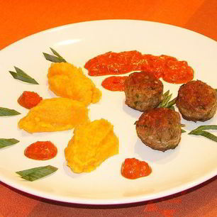 Рецепт Пюре из брюквы с фрикадельками из индейки и соусом Бискаенне