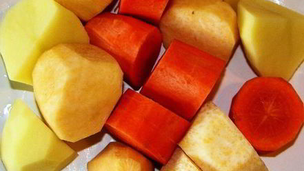 Рецепт пюре из брюквы с фрикадельками из индейки и соусом бискаенне