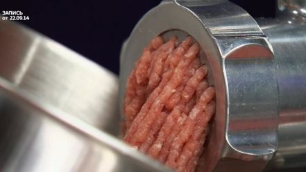 Рецепт скандинавских фрикаделек с брусничным соусом и пикантным пюре