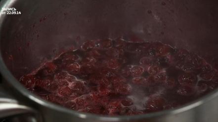 Рецепт скандинавских фрикаделек с брусничным соусом и пикантным пюре