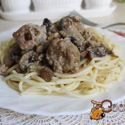Рецепт Спагетти с фрикадельками в сметанно-грибном соусе