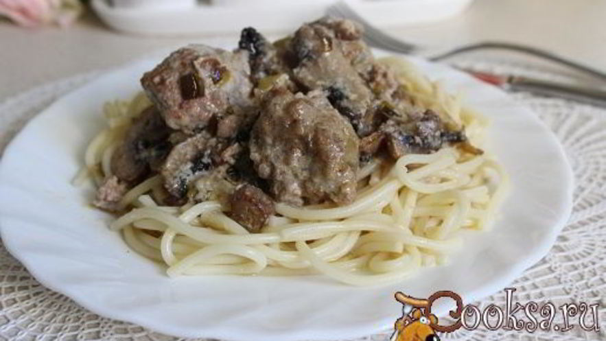Рецепт спагетти с фрикадельками в сметанно-грибном соусе