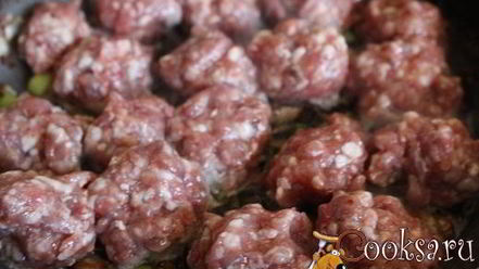 Рецепт спагетти с фрикадельками в сметанно-грибном соусе