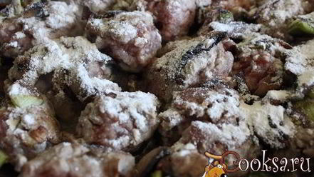 Рецепт спагетти с фрикадельками в сметанно-грибном соусе