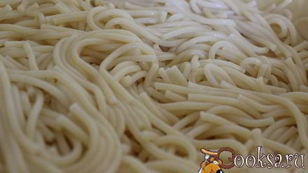 Рецепт спагетти с фрикадельками в сметанно-грибном соусе