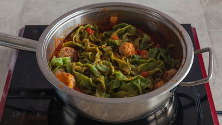 Рецепт зеленых тальятелле с фрикадельками