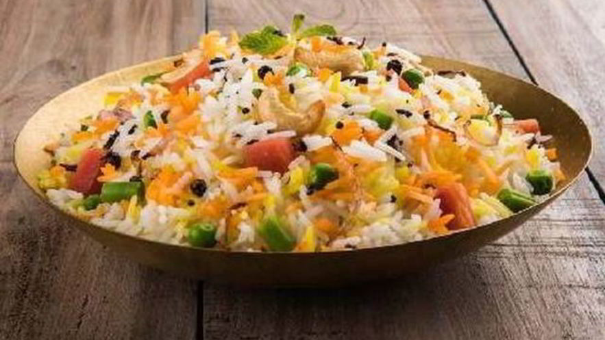 Рецепт ароматного риса с овощами и орехами