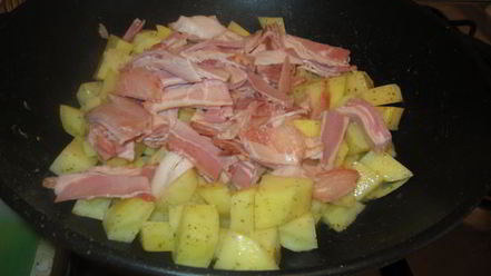 Рецепт картофеля с беконом в сливочном соусе