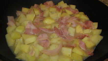 Рецепт картофеля с беконом в сливочном соусе