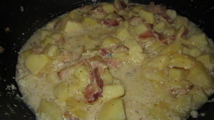 Рецепт картофеля с беконом в сливочном соусе