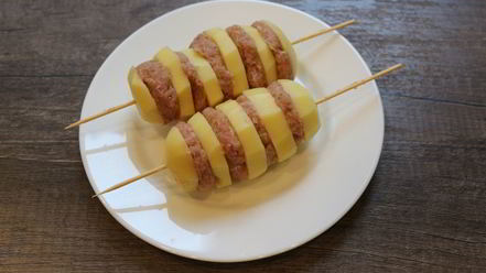 Рецепт картофеля с мясом на шпажках