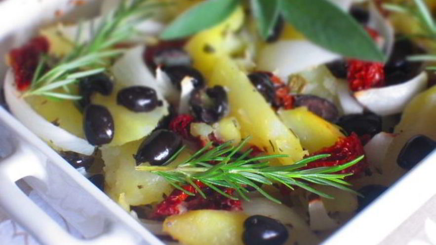 Рецепт картофеля с оливками и вялеными помидорами