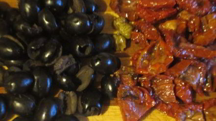 Рецепт картофеля с оливками и вялеными помидорами