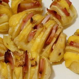 Рецепт Картошки-гармошки с беконом в духовке