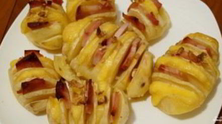 Рецепт картошки-гармошки с беконом в духовке