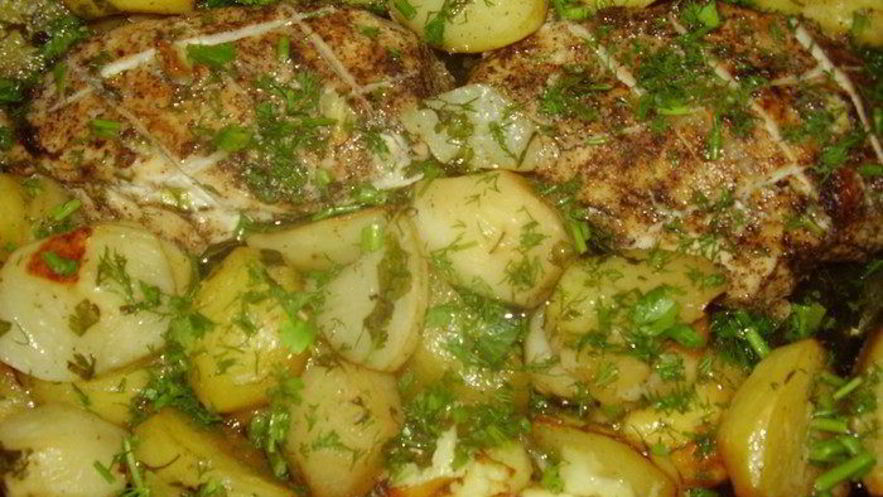 Рецепт картошки с куриной грудкой , зеленью и пряными травами