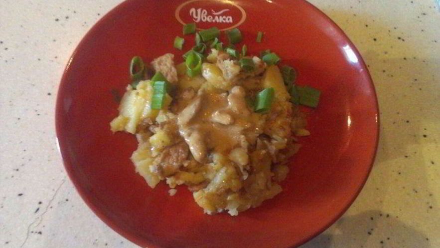 Рецепт молодого картофеля со свининой