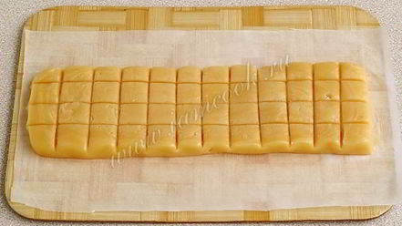 Рецепт сливочно-медового ирис пчелка