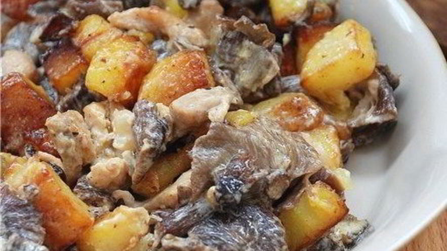 Рецепт жаренного картофеля с грибами в сливках