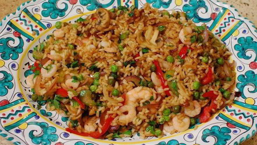 Рецепт жареного китайского риса с креветками и сладким перцем