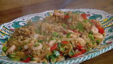 Рецепт жареного китайского риса с креветками и сладким перцем