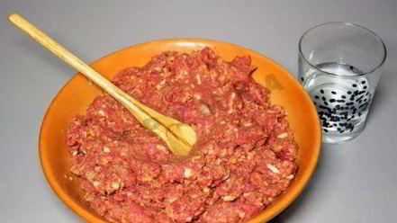 Рецепт долмы из баранины и булгура под мятным соусом