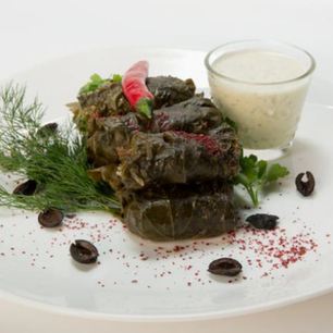 Рецепт Долмы из баранины с мятным соусом