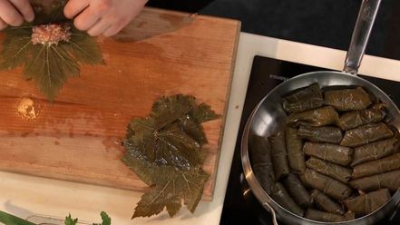 Рецепт долмы из баранины с мятным соусом