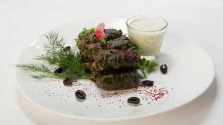 Рецепт долмы из баранины с мятным соусом